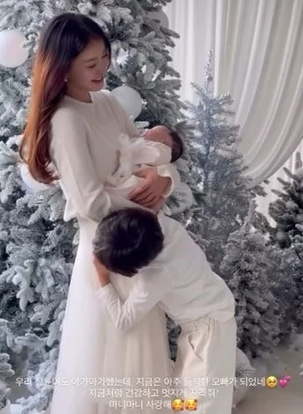 이시영, 홀로 둘째딸 출산 "두 아이와 함께한 따뜻한 가족 화보 공개"