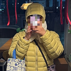커버낫 경량패딩|커버라이트 패커블 후드 경량 다운 자켓 Sand 컬러 최윤지 착용