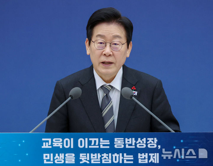 [석간-뉴스] 이 <b>대통령</b>... 과제 / 李 <b>대통령</b> "동생 똥 푸고...