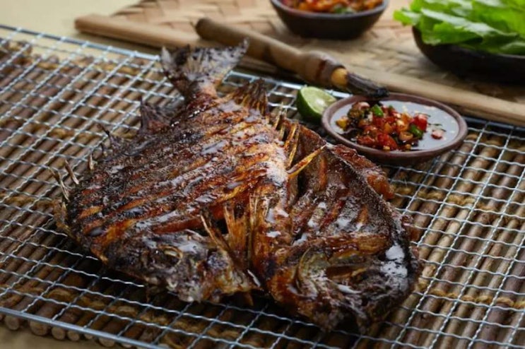  모나스 근처 해산물 맛집자카르타 로컬 단골이 많은 Pondok Laguna