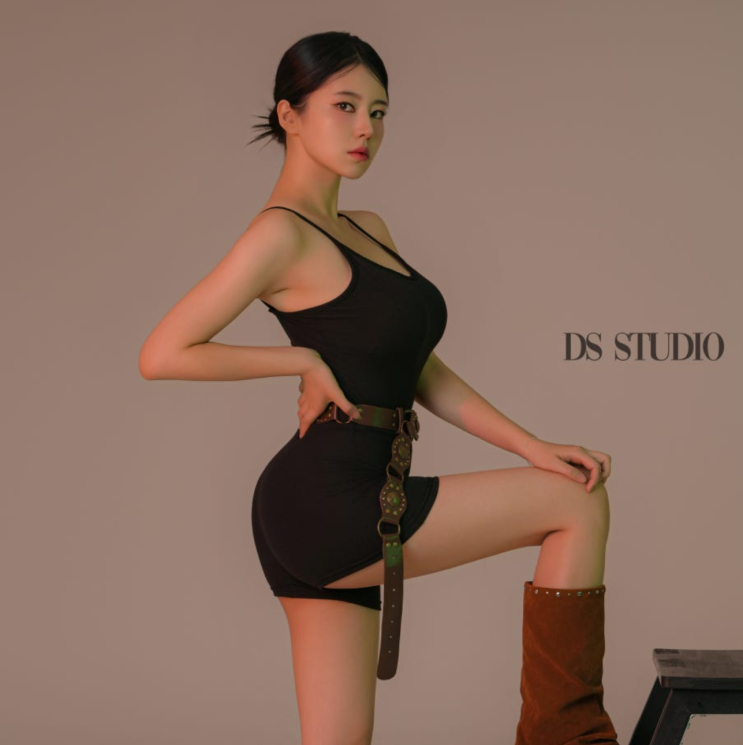  엄마의 도전! 여자 바디프로필 의상 (바디슈트, 갈색 스웨이드 부츠)