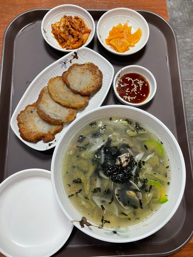  군산 구시장 청년몰 제비제비수제비 혼밥맛집 해장하기 좋은 바지락수제비 군산감자전 군산내돈내산 공설시장