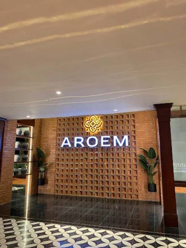  멘텡에서 찾은 인도네시아 전통 음식격식 있는 식사가 가능한 Aroem Resto & Cafe