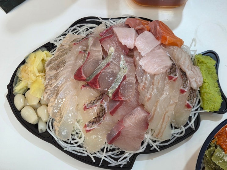  25년 12월 폭식일지(2) - 노량진 형제상회 모둠회,동두천 비아포르타 etc
