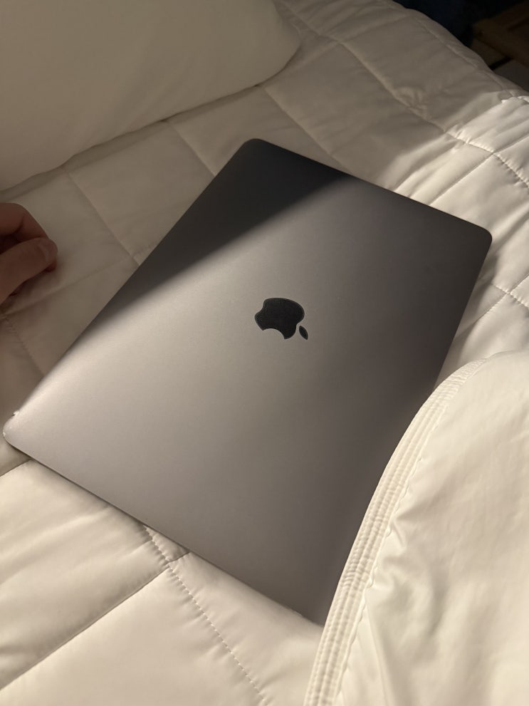   맥북프로M1(MacBook Pro M1) 실사용 후기(성능·배터리·작업 효율까지 총정리)
