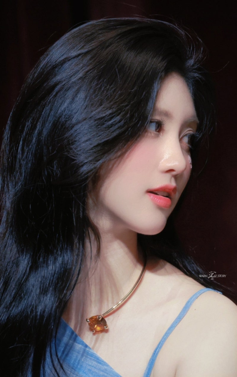 IVE Gaeul: Legendary High-Quality Photo Collection