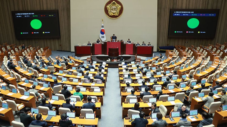<b>은행</b>법 개정안 통과: <b>대출금리</b> 보험료 <b>반영 금지</b>! 서민 부담... 