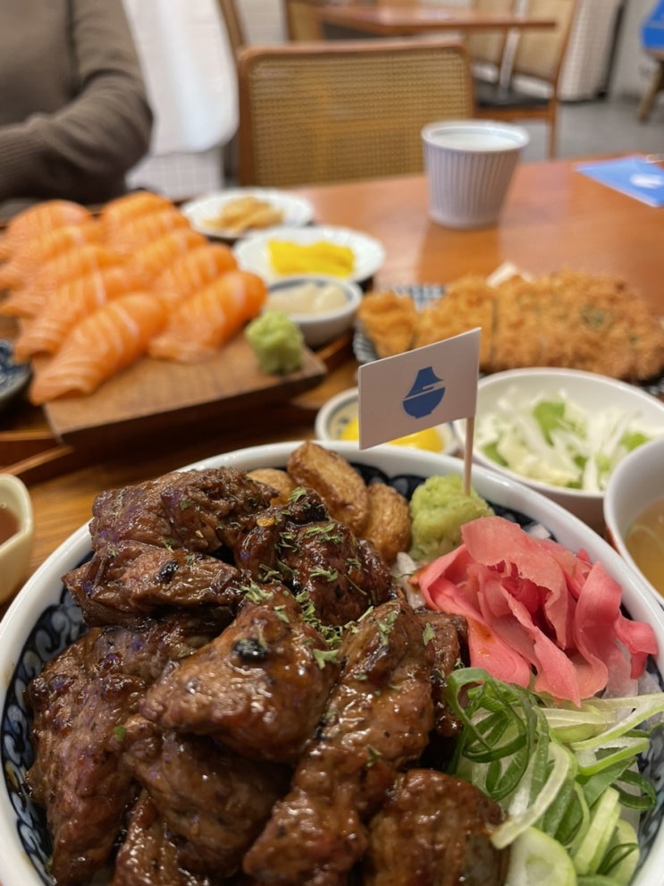  익산 크리스마스 데이트 코스 방문하기 좋은 모현동 치히로 503 엄마랑 함께한 익산맛집 스테키동 생연어초밥 돈까스 레츠고