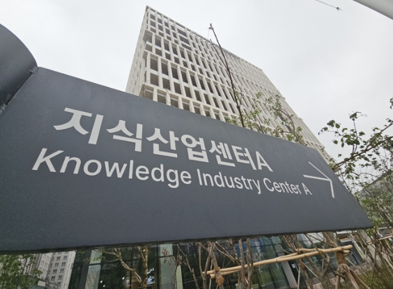   “도저히 못 사겠어”…지식산업센터 시장 '최악의 한파' 닥쳤다! 거래량·거래 금액 역대 최저