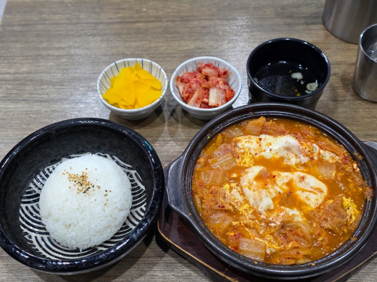  염창역 김치찌개에 치즈? 의심했는데, 염창 '쿠마식당'에서 '얼큰돈가츠김치나베'먹고생각이 완전 바뀜