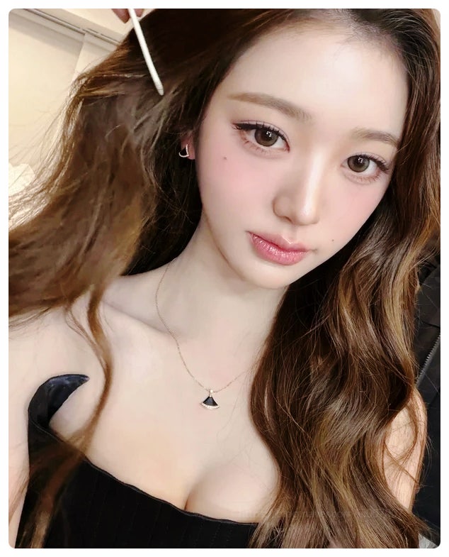 장원영 블랙 튜브톱 드레스 패션 숨겨진 반전 글래머 매력 화보 최종 정리! (아이브 뮤직뱅크)