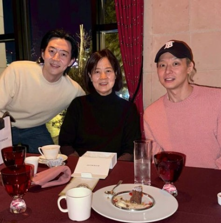 박유천, 급노화? 폭싹 삭은 근황..."붕어빵 母 공개" 동생 박유환과 가족애 '끈끈'