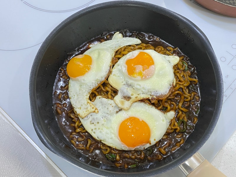 윤남노 짜파게티 레시피 매콤하고 불맛나는 사천 짜장라면 만들기