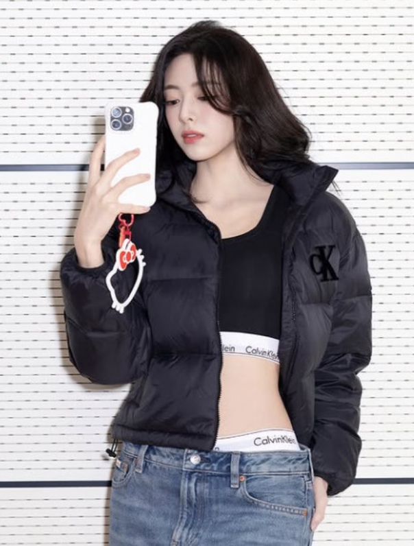   ITZY 유나, 역시 ‘황금 골반’ 소유자! 캘빈클라인 화보서 눈부신 미모 과시