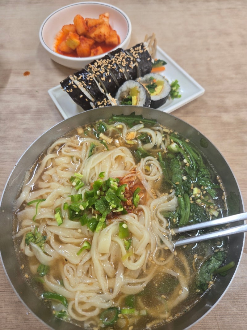 부산 영주동 영주시장 칼국수 영주손칼국수 우엉김밥존맛