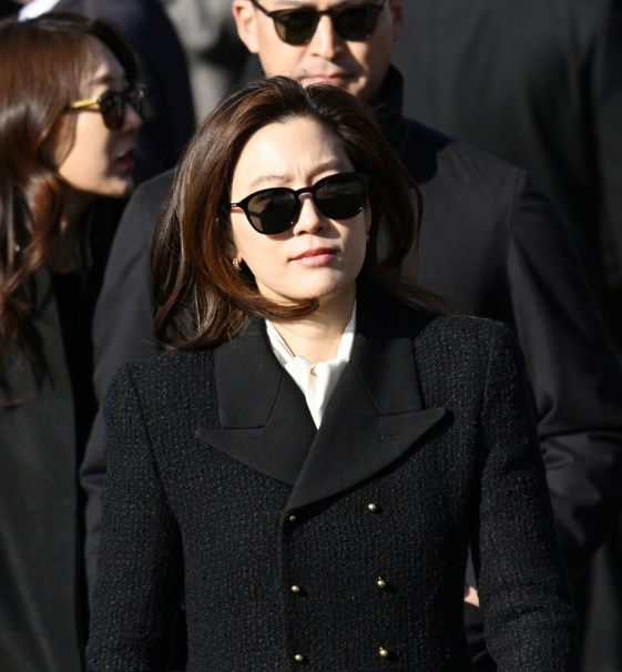  ️ 마냥 편치 않은 자리? 임세령의 ‘우아한 카리스마’를 완성한 선글라스의 비밀!