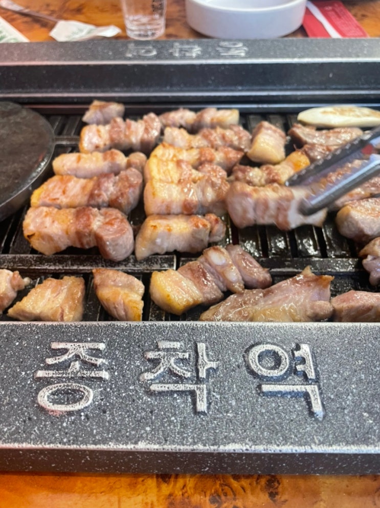  군산 조촌동 종착역 연말모임 단체회식 재방문한 군산 조촌동 삼겹살 가브리살맛집 고기 구워주는 조촌동고기집 김치말이국수 필수