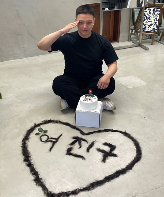 여진구, 카투사 입대 D-1 반삭 머리 공개