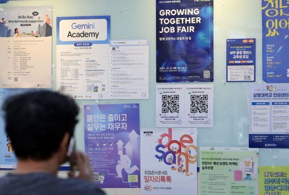   “경력만 찾는데, 우린 어디서 경력 쌓냐”…취업 포기하고 '그냥 쉬는' 2030, 160만 명에 육박
