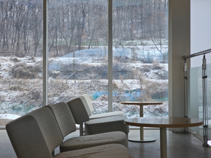  [오산 카페] 층고 높은 통유리 뷰 맛집! 건축상이 빛나는 대형카페 '스티빈'