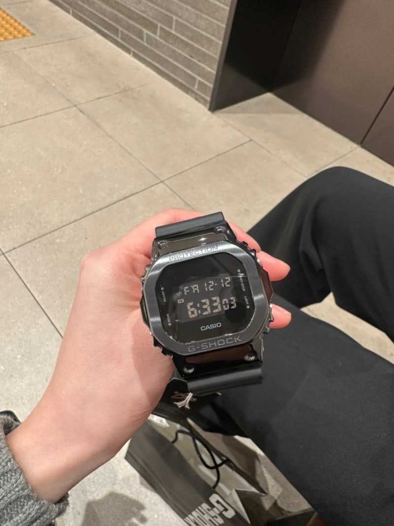 가성비로 유명한 주우재 시계 애장템 :: 가볍고 편한 지샥 GM-5600UB-1DR (가격, 구매처)