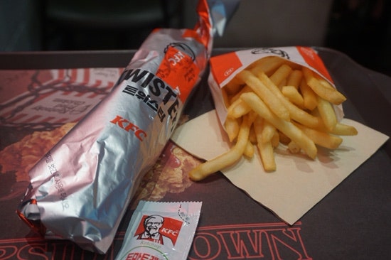 [다이어트일기] 식단조절과 하면 오랜만에 먹는 패스트푸드 'KFC 트위스터 세트'
