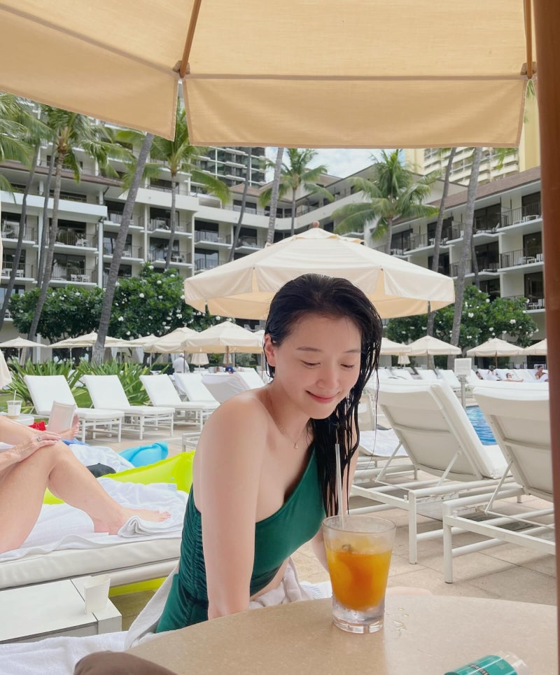 “따뜻한 나라로 가고 싶다~” 배우 조우리, 한겨울에 전한 여름의 미소