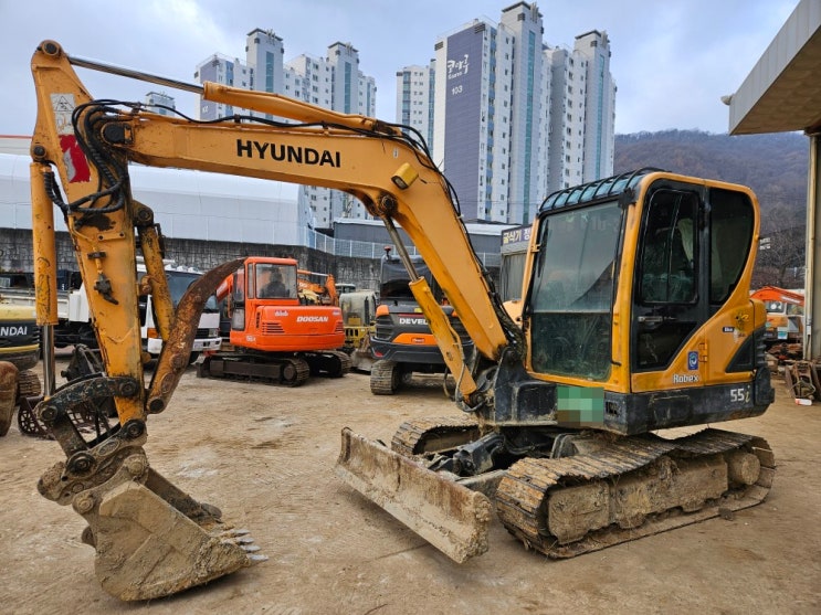  현대 R55i산 2014년식 저가동 딱따구리집게 02 중고굴삭기