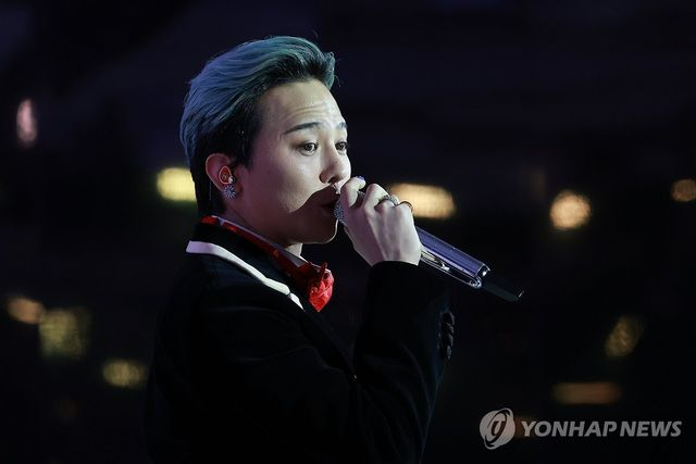 <b>지드래곤 콘서트</b> '<b>암표 거래</b>' 하려다…중국인 등 6명 검거
