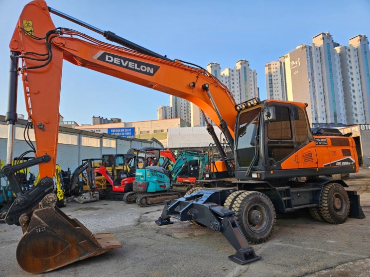 두산 DX220W-7 2023년식 회전라인 중고굴삭기 08 타이어식