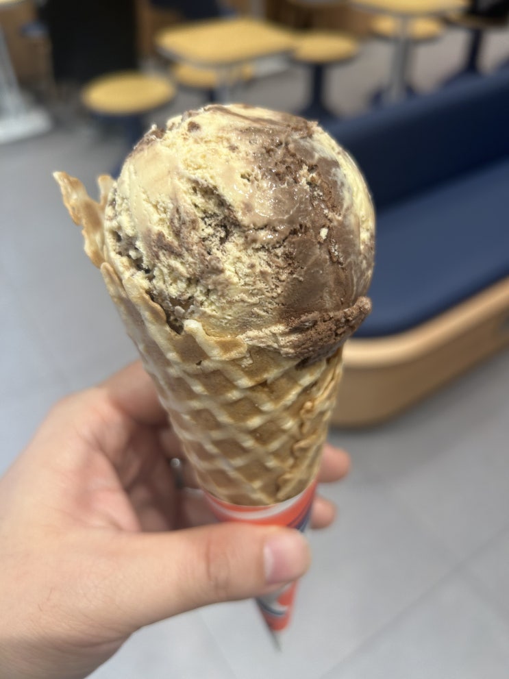  르세라핌이 광고하는 베스킨라빈스 12월 이달의 맛 <초콜릿 쿠키 스모어> 정보 및 후기