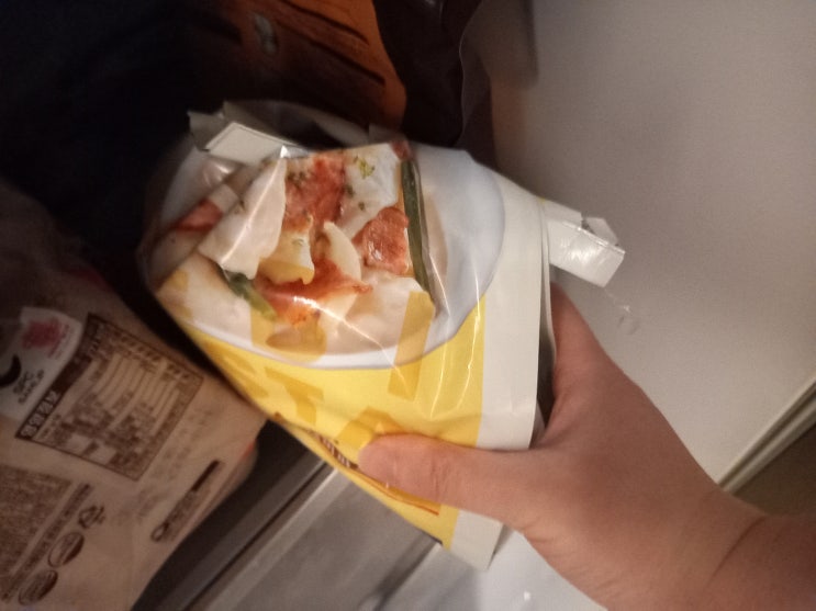  지퍼백 없는 냉동식품, 집게 없이 '이것' 하나로 3초 만에 밀봉 끝!