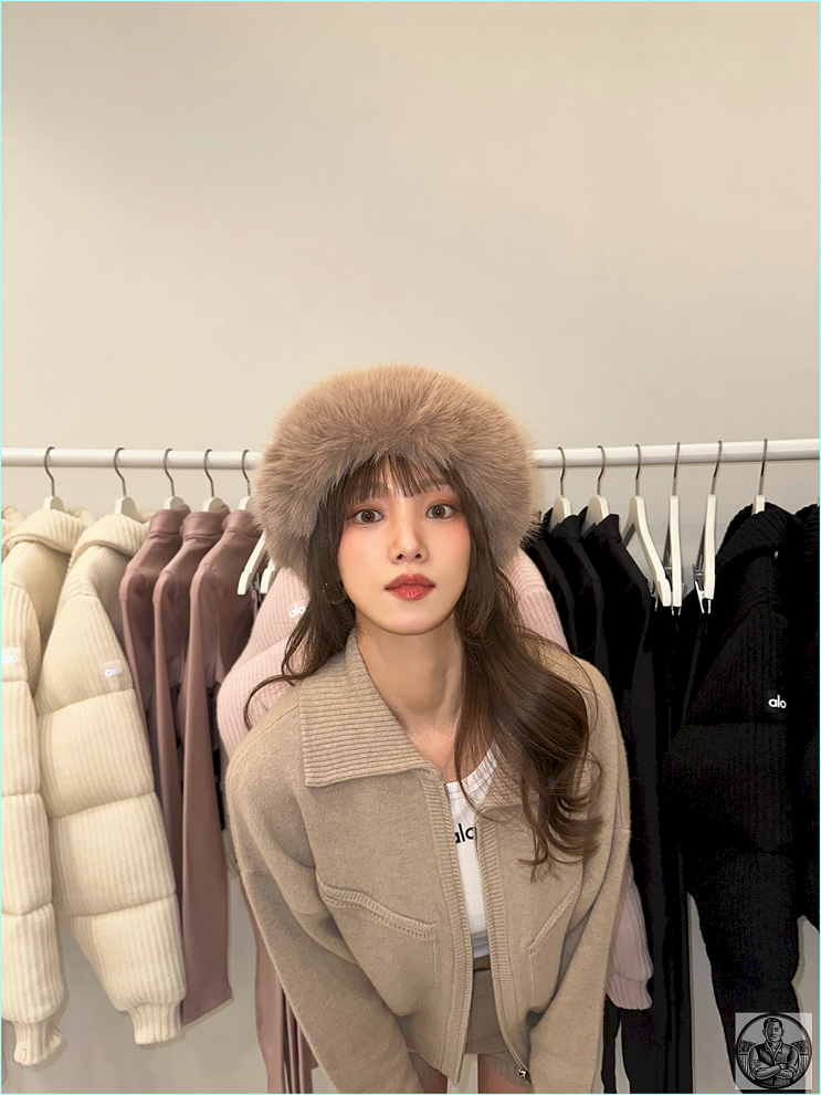  이성경 실물 체감 짤, 잠실 알로(Alo) 팝업 뒤집어놓은 인간 마네킹