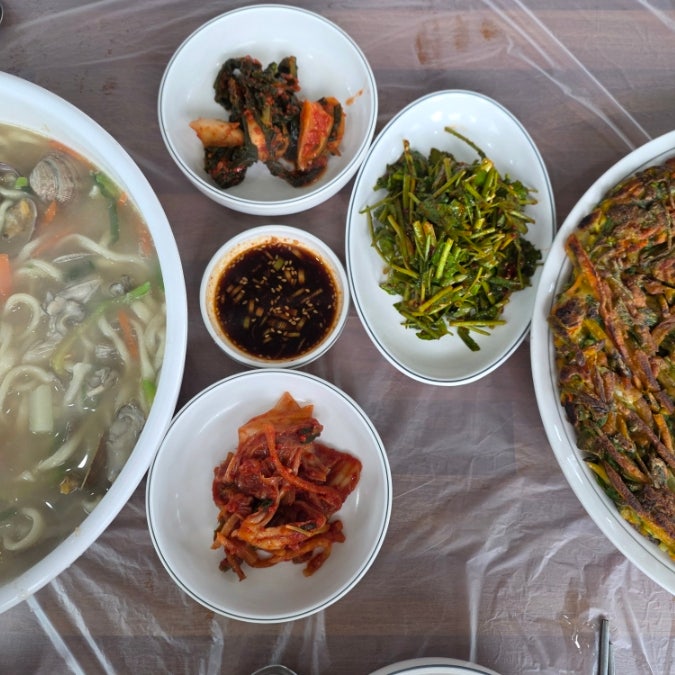  인천영흥도맛집 추천! 여행 마무리로 완벽했던 오성회집 칼국수와 해물파전 조합