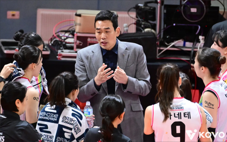  "뭐해 지금!!!" 고희진 감독의 이유 있는 극대노, 최악의 졸전을 펼친 정관장