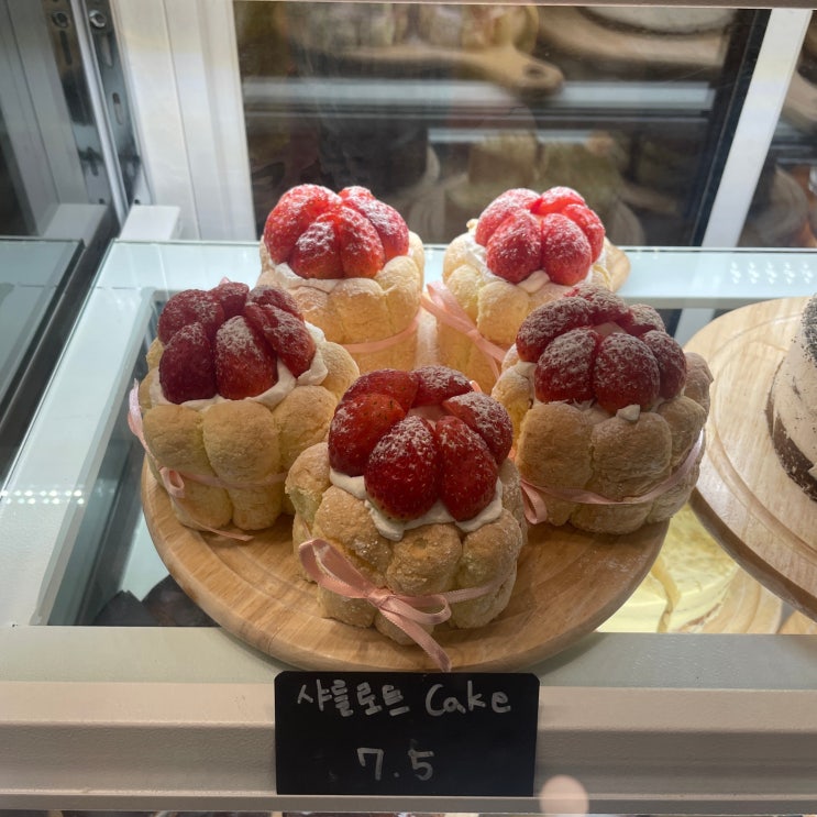  대전 수제디저트 맛집 카페예우｜케이크 냉장고 앞에서 선택장애 오게 만든 그곳