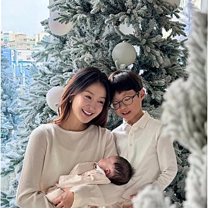 이시영, 세 가족의 숲속 동화: 감동과 사랑이 가득한 가족사진 공개