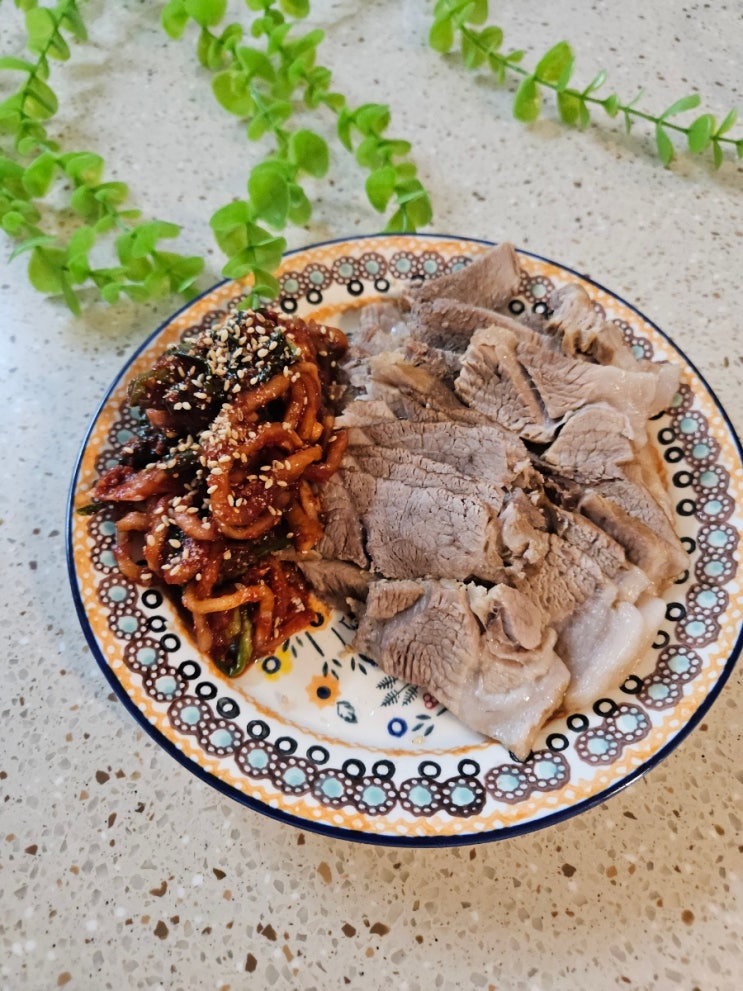  [유황맛돈] 홈파티용 고기라면 바로 이거! 촉촉하고 야들한 ‘풀드포크용 앞다리’