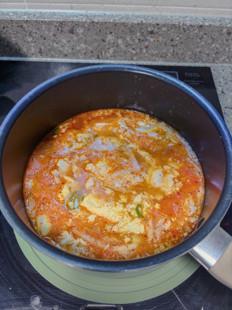  보기에 좋지 않지만 순두부찌개