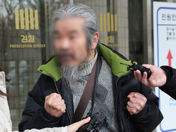 법무부, <b>조두순</b> 신상공개 만료에 "1:1 보호관찰 및 <b>24시간 추적</b>... 