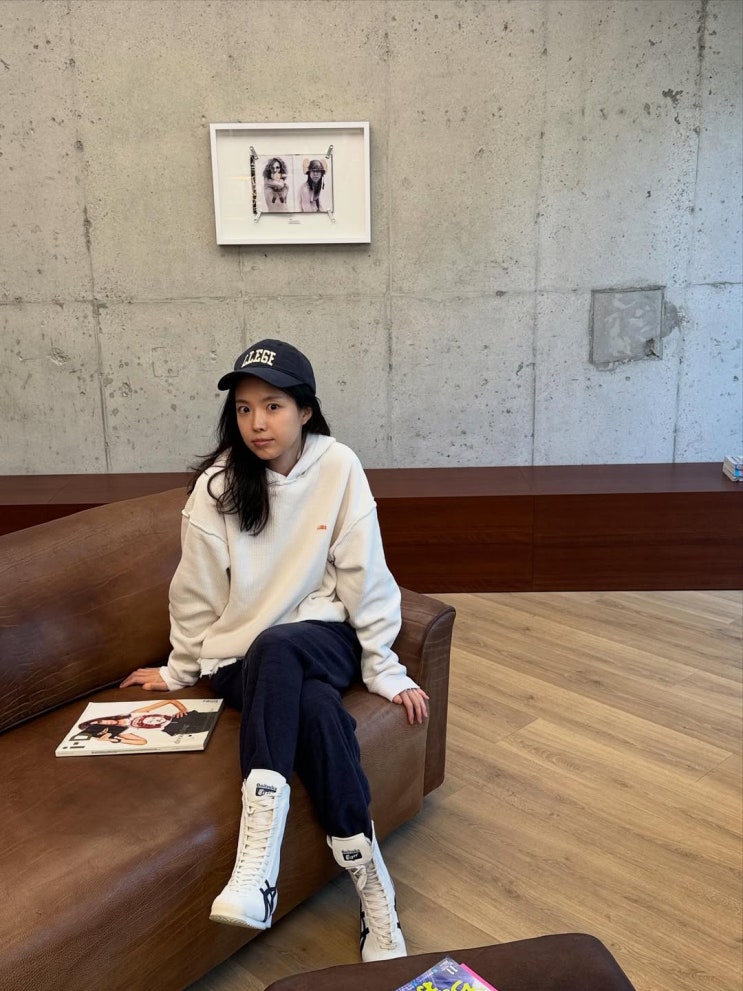  발끝에서 완성되는 트렌디한 믹스매치! 여자 연예인들이 더 찾는 운동화로 오니츠카타이거 멕시코 66 복싱 스니커즈 ft. 손나은