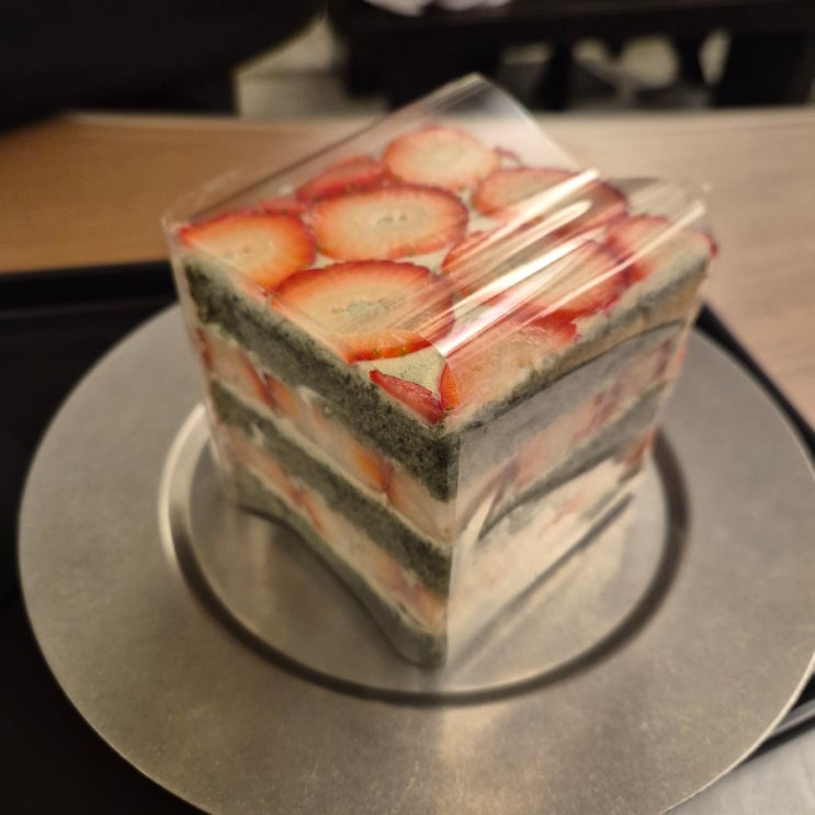  신사역 쑥 디저트 맛집 쑥딸기박스 쑥아이스크림 추천 : 이치서울