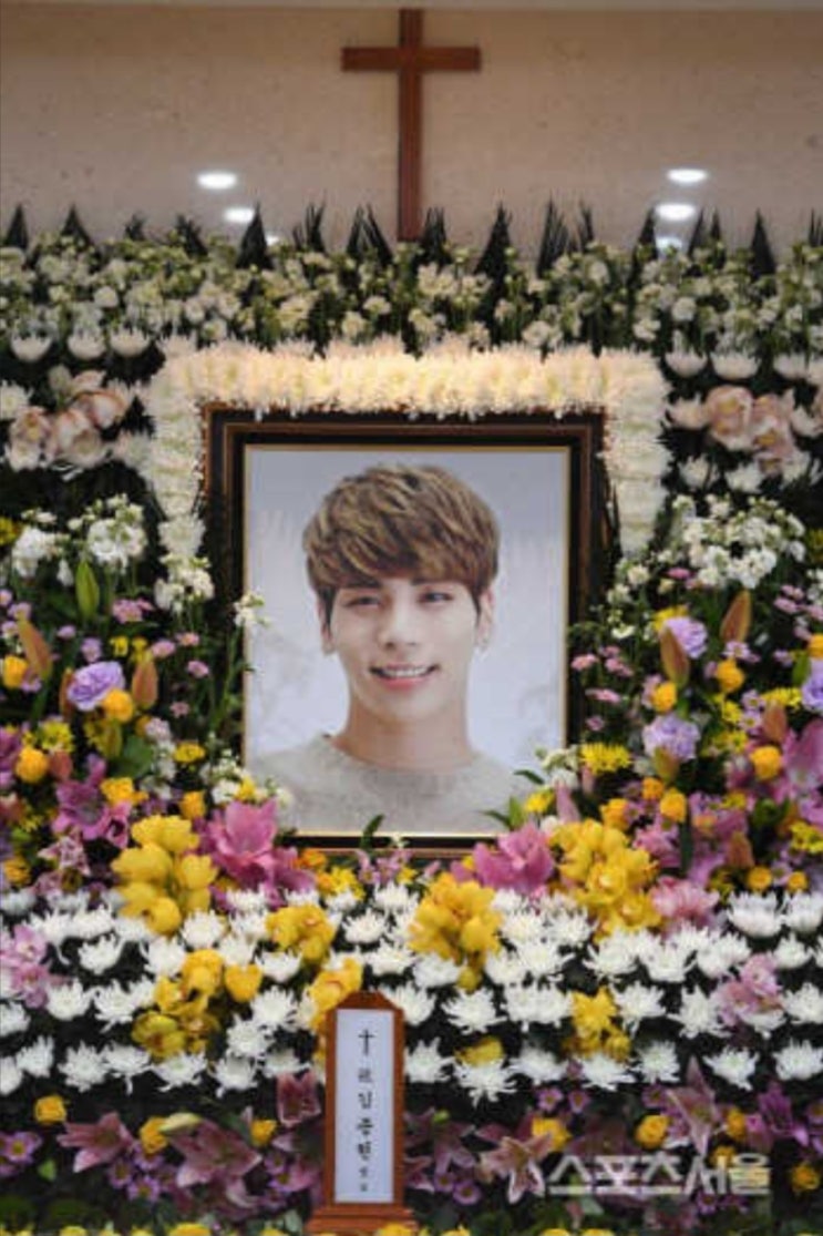 그 이름을 부르면 여전히 음악이 된다 I <b>샤이니 종현 8주기</b>를... 