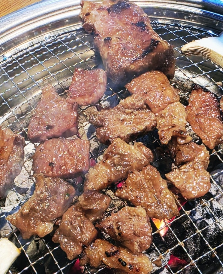  [명지]30년 비법 양념으로 만든 흑돼지 왕갈비를 맛볼 수 있는 국제신도시 맛집 '화화돼지왕갈비 부산명지점'