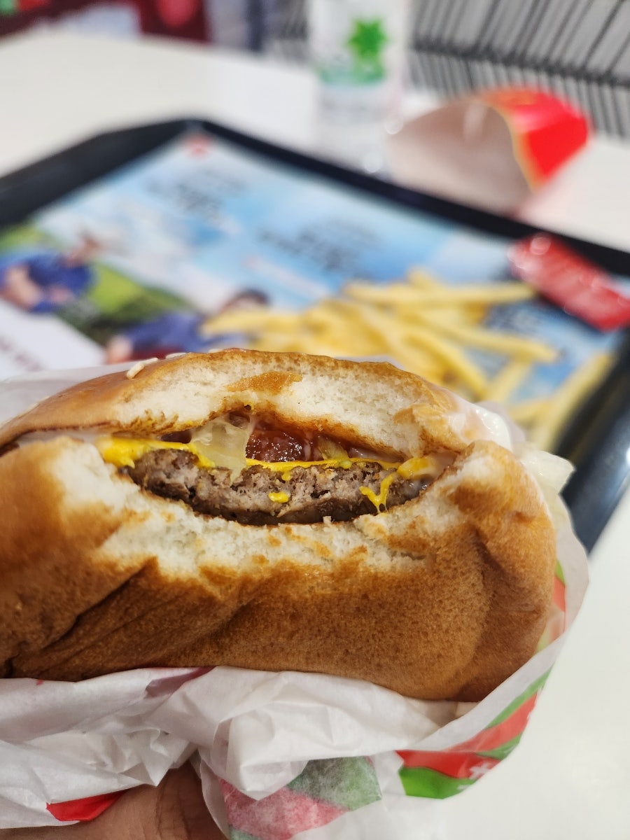 맥도날드 용봉DT점 사진 6