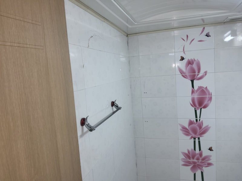 🚿 **[인천 계양구 효성동 빌라]화장실 타일이 들떠서 톡만 쳐도 ‘와장창’ 깨지던 이유