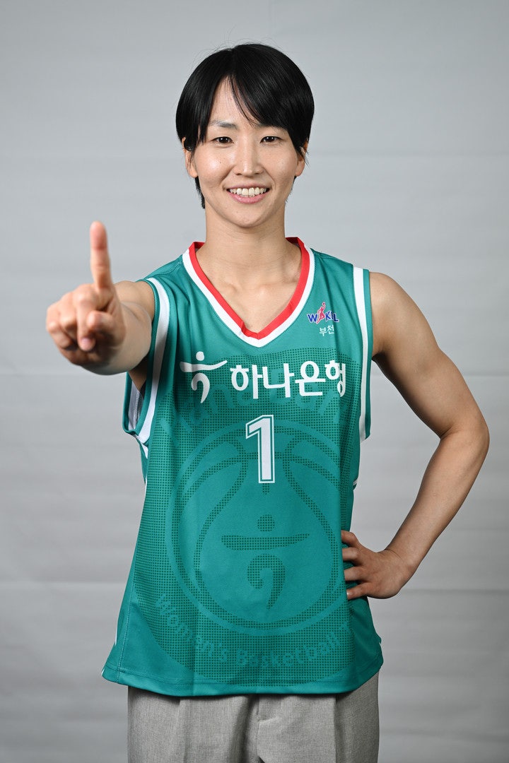 ‘<b>이이지마 사키</b>’ WKBL 사상 첫 쾌거…<b>하나은행</b>에서 아쿼터... 