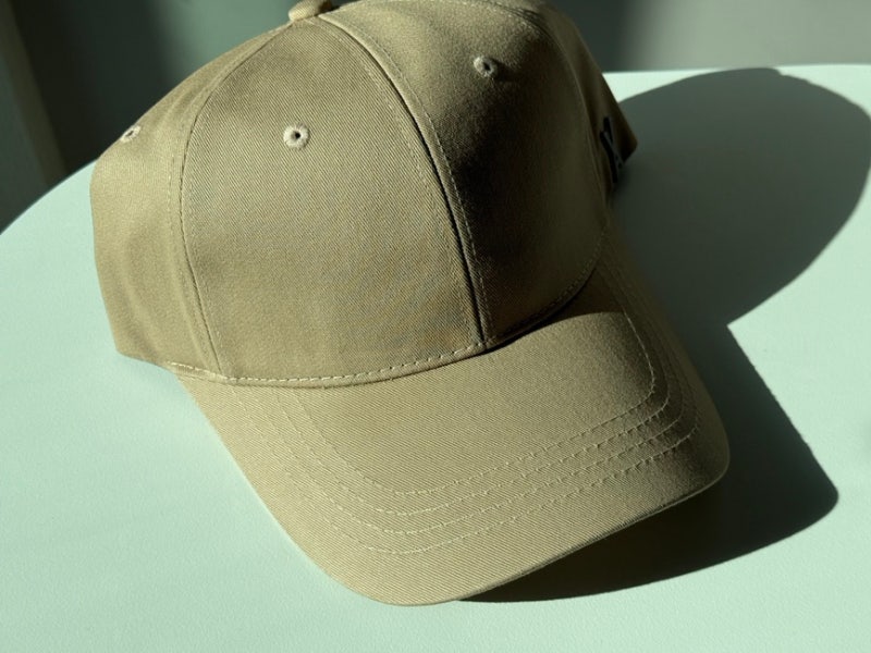 That Hat from TWICE Mina's Airport Fashion! The VARZAR Oversized Ball Cap for a Face-Slimming Look (Highly Recommended for Couples!)