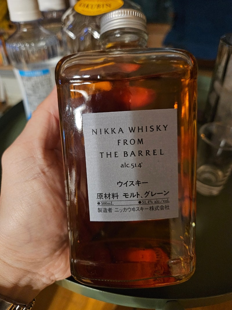 니카 위스키 프롬더배럴 (NIKKA WHISKY FROM THE BARREL)(feat.산토리 위스키 카쿠빈)