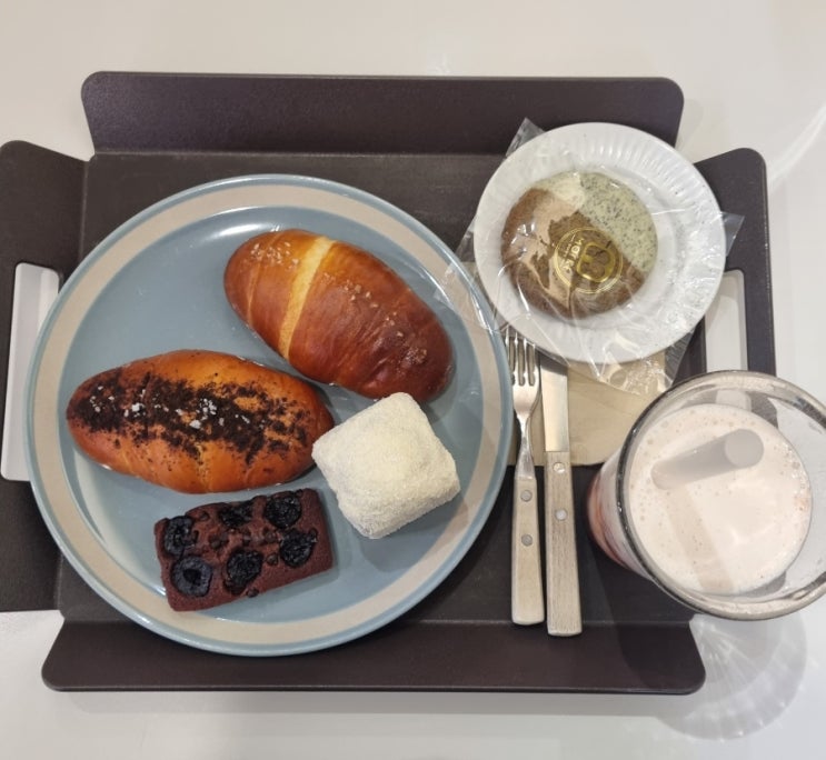  논현역카페 마르케베이커리 소금빵맛집
